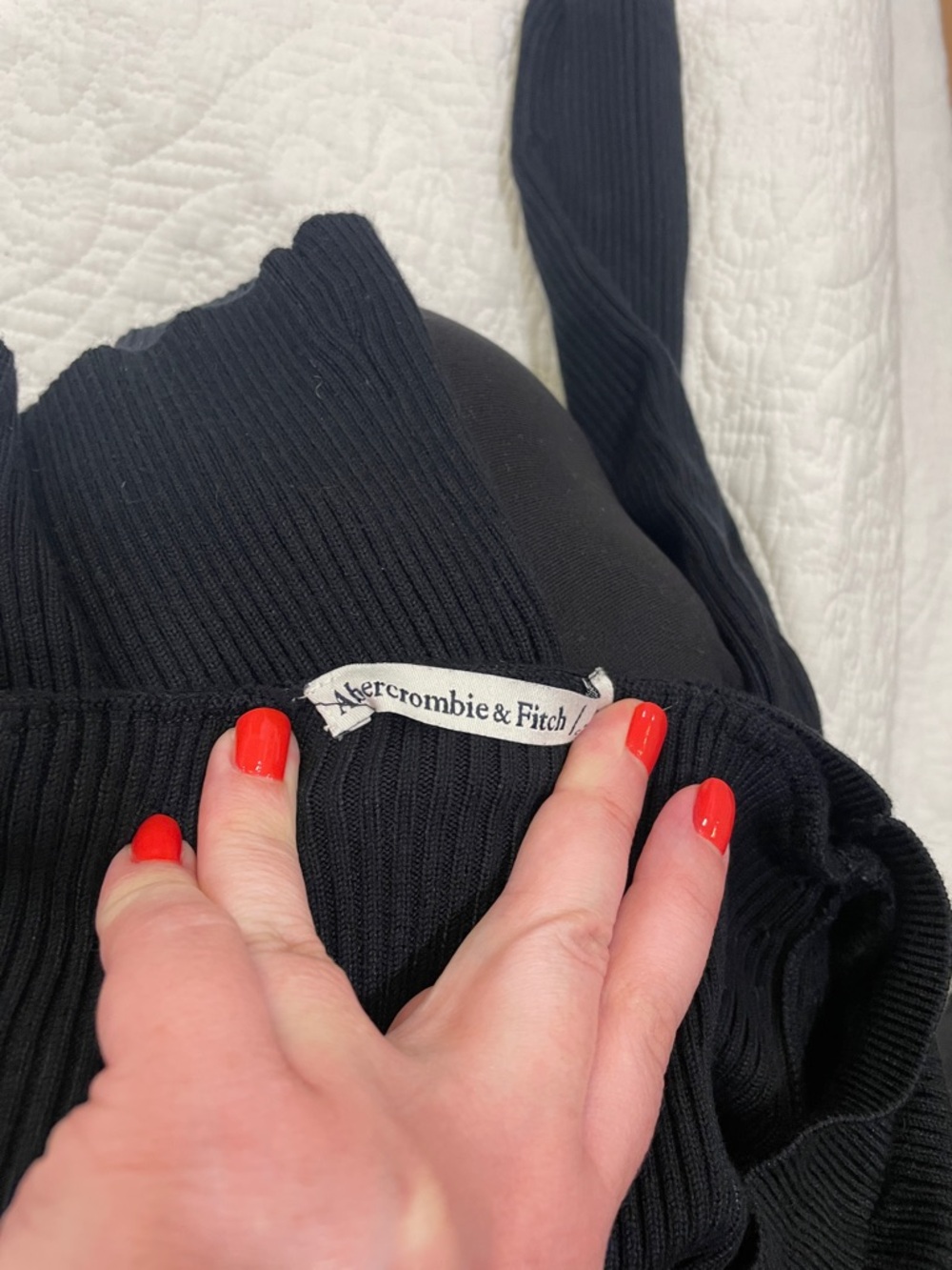 Abercrombie & Fitch Black Off-the-Shoulder Ribbed Sweater - Picture 2 of 5